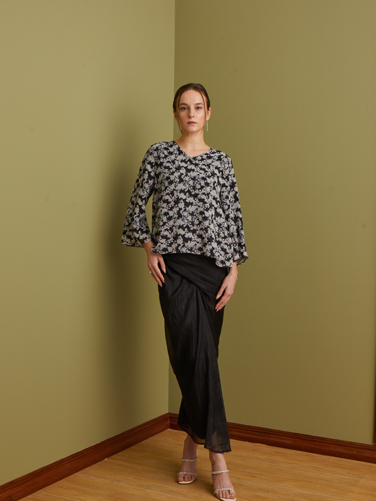 Ally   printed top   in    Black