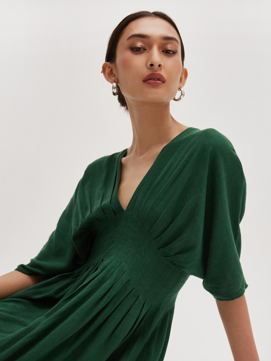 Nia Dress    in      Pine      Green