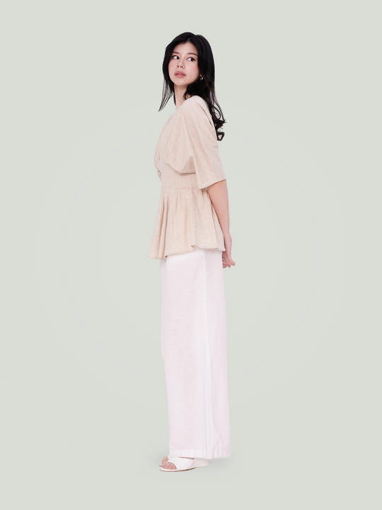 Nia Top     in     Light      Beige