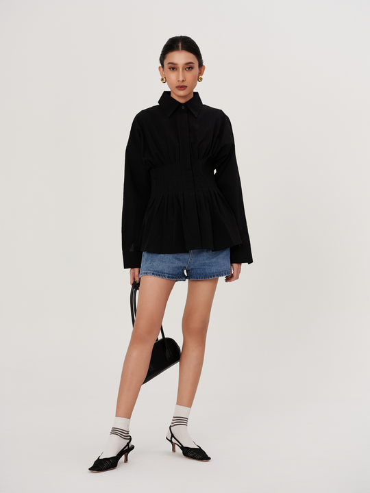 Yara      Top      in      Black